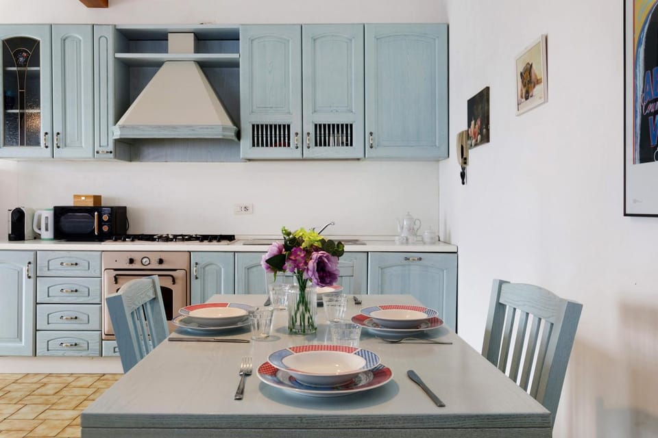 Property building, Kitchen or kitchenette, Living room