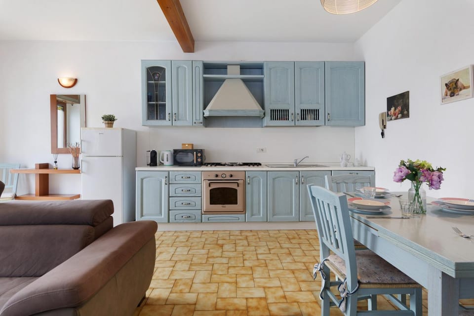 Property building, Kitchen or kitchenette, Living room