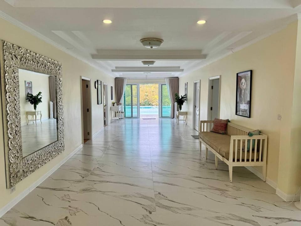 5 Bedrooms Villa 5 min walk to Bangtao beach Villa in Thep Krasatti