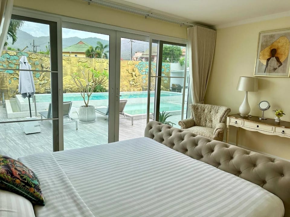 5 Bedrooms Villa 5 min walk to Bangtao beach Villa in Thep Krasatti