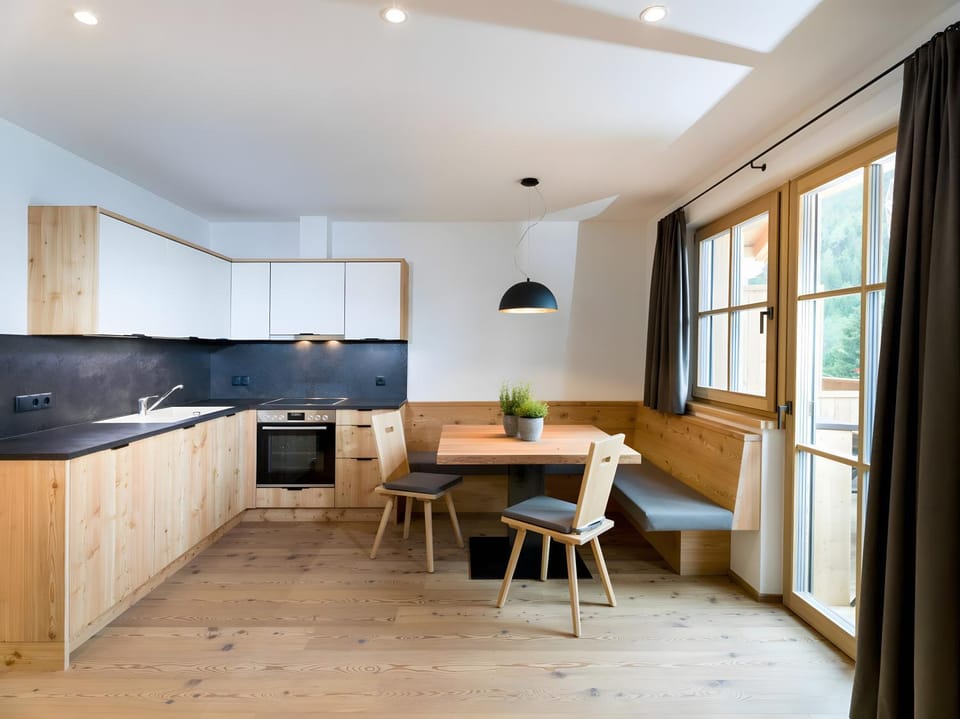 Kitchen or kitchenette, Living room