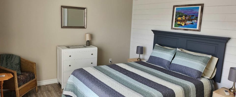 Crimson Sky Cottage House in Twillingate