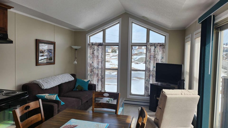Crimson Sky Cottage House in Twillingate