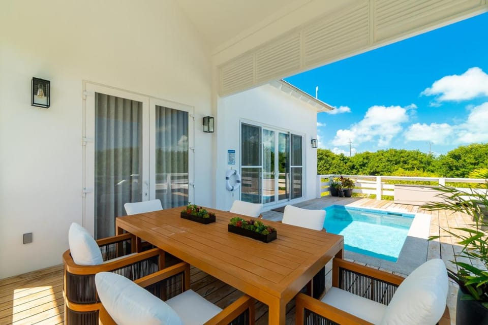 Villa Ya Huru and Mistico Beach Club plus Boat Shuttle Villa in San Pedro
