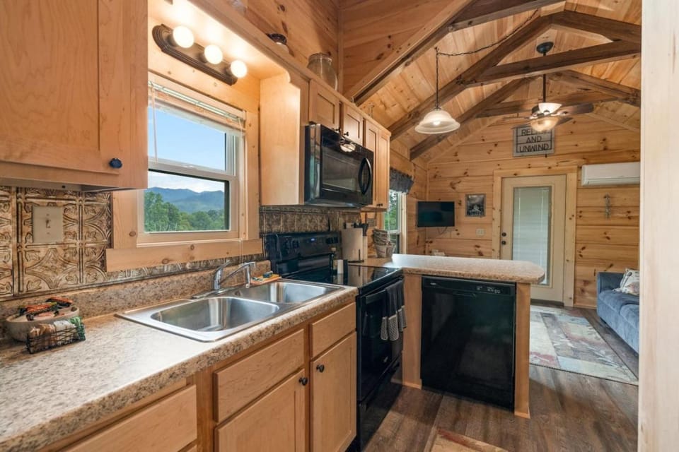 Smoky Mountain Mist, Tiny House, Custom Log Cabin Cabin in Bryson City
