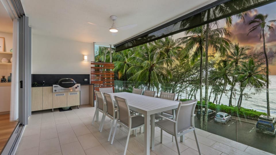 Amaroo - Luxury Apartment with Coral Sea Views Apartment in Palm Cove