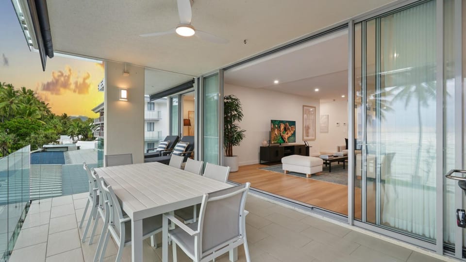 Amaroo - Luxury Apartment with Coral Sea Views Apartment in Palm Cove