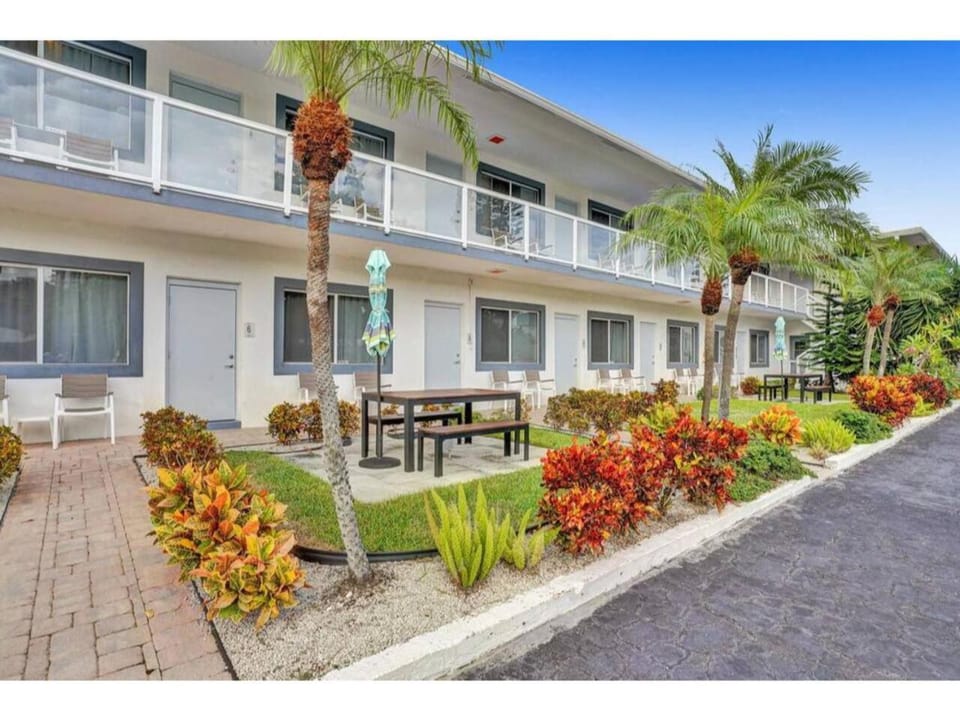 Comfortable Studio 5 Min Walk to Beach Apt15 Apartment in Pompano Beach