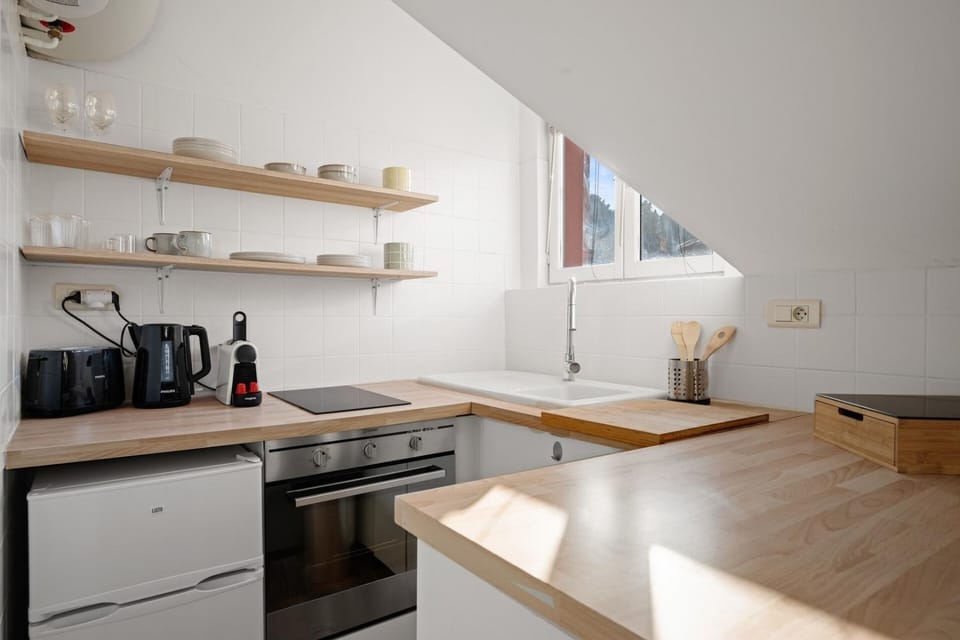 Charming & Bright Cozy Retreat on Nice Port Apartment in Nice