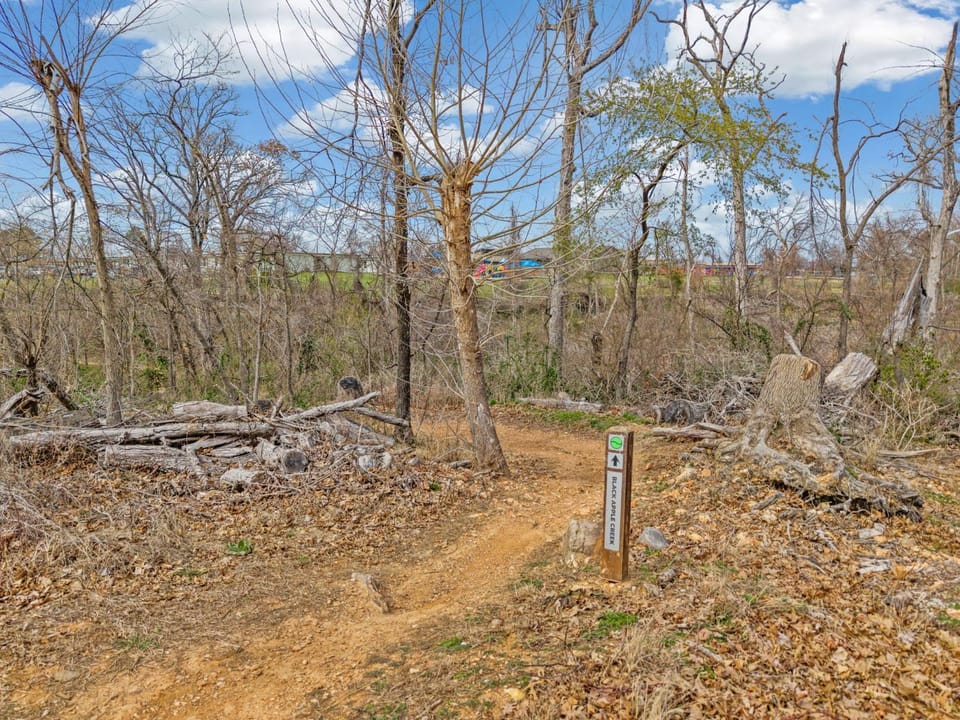 The Northender-Walk to Downtown-ON MTB trail-HotTub House in Rogers