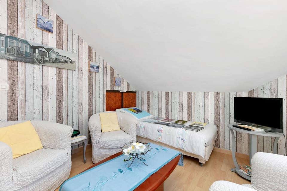 Property building, Living room