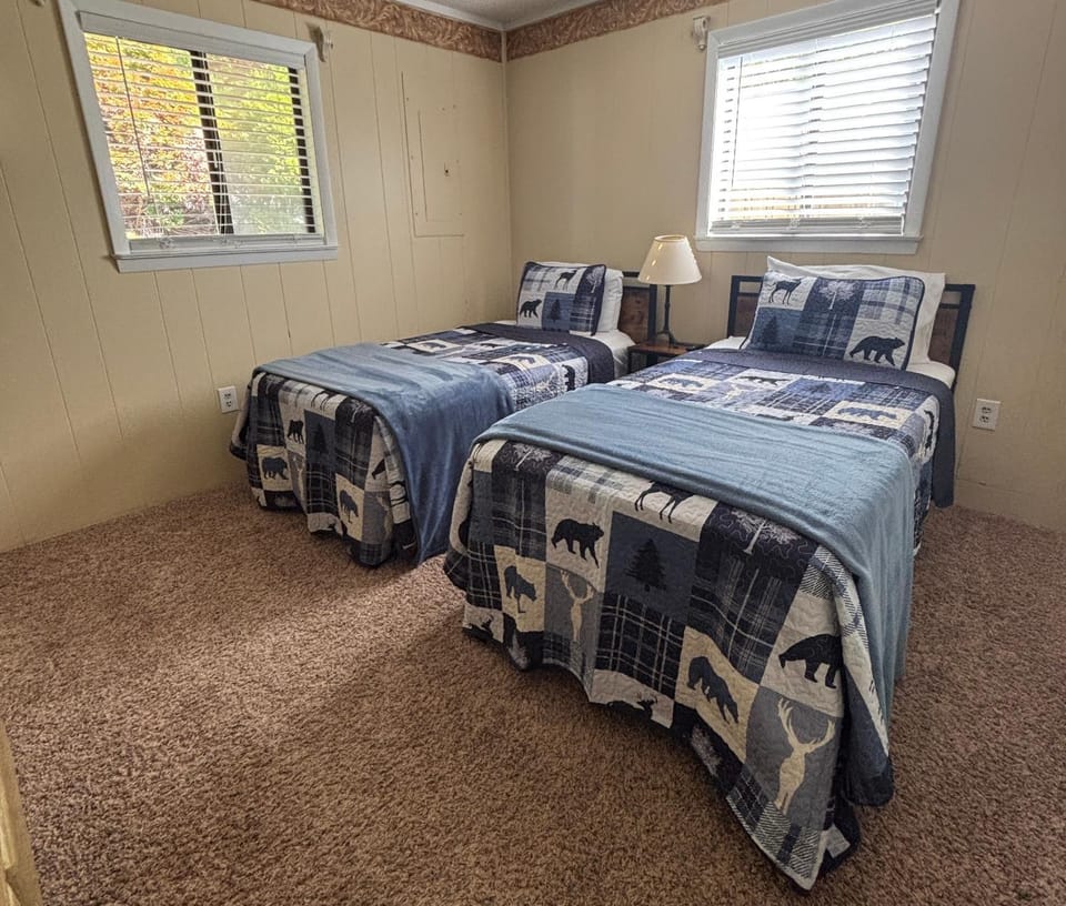 Maggie Valley Cabin - Hot Tub - Spectacular Views - Sleeps 7 Cabin in Maggie Valley