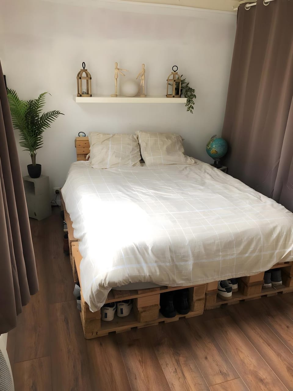Living room, Bedroom