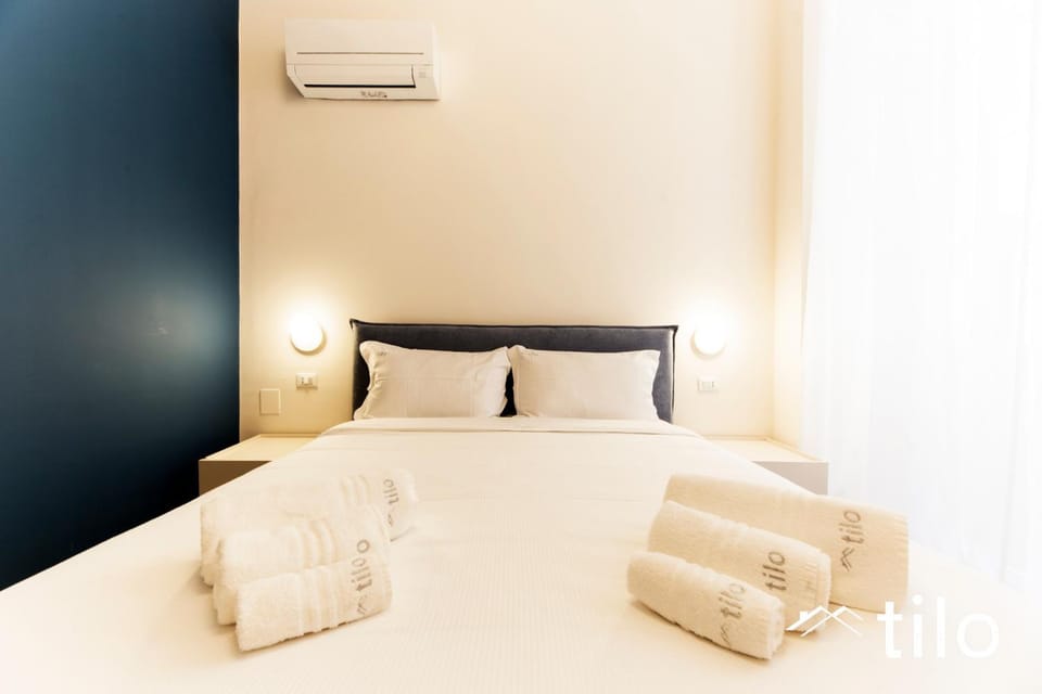 Bed, Photo of the whole room, Bedroom, towels, air conditioner