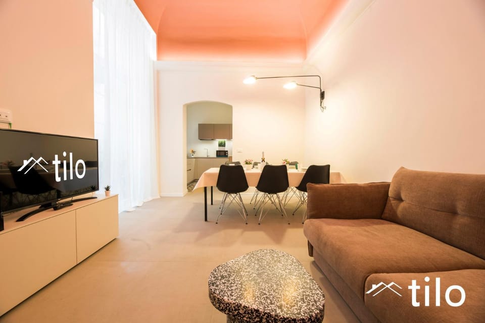 Communal lounge/ TV room, TV and multimedia, Living room, Evening entertainment, Text overlay, air conditioner