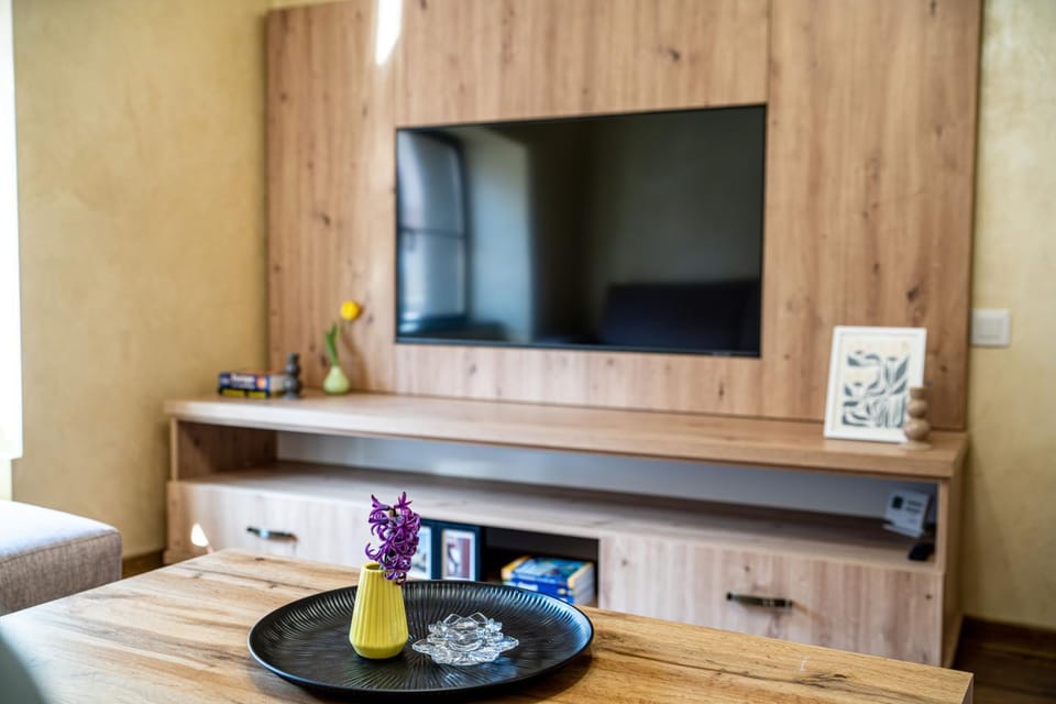 TV and multimedia, Living room, Seating area, Area and facilities, storage