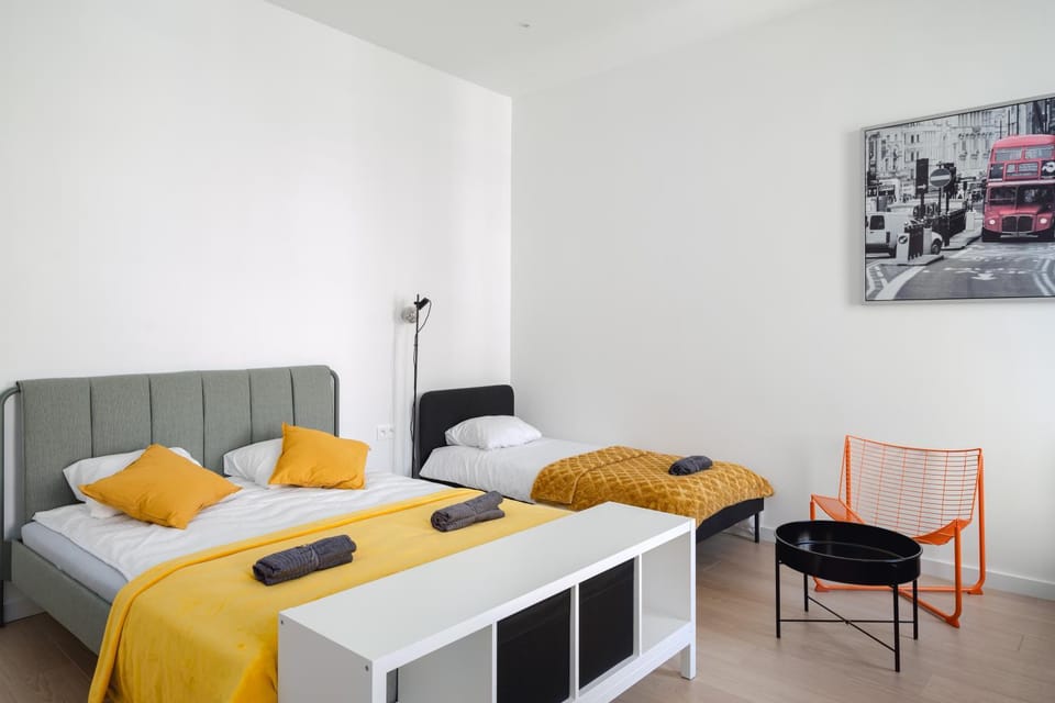 Bed, Living room, Photo of the whole room, Seating area, Bedroom