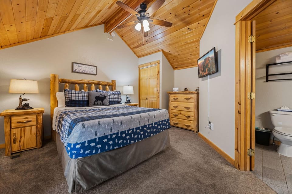 Toilet, Bed, Bedroom, furniture