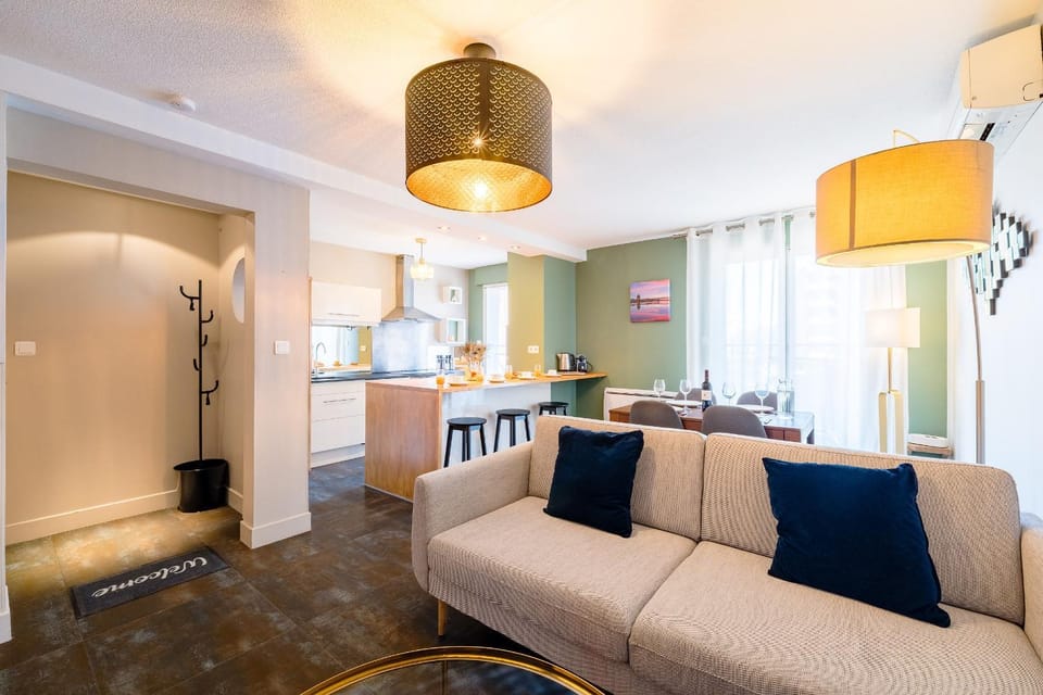 Kitchen or kitchenette, Living room, Seating area, Dining area, oven, stove