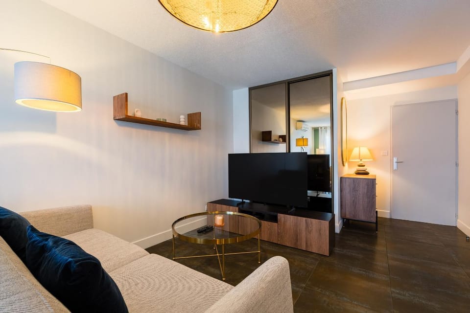 Communal lounge/ TV room, TV and multimedia, Living room, Seating area