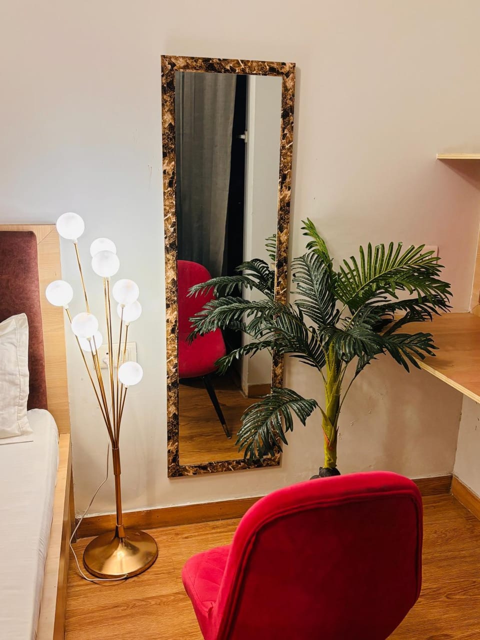 Bed, Seating area