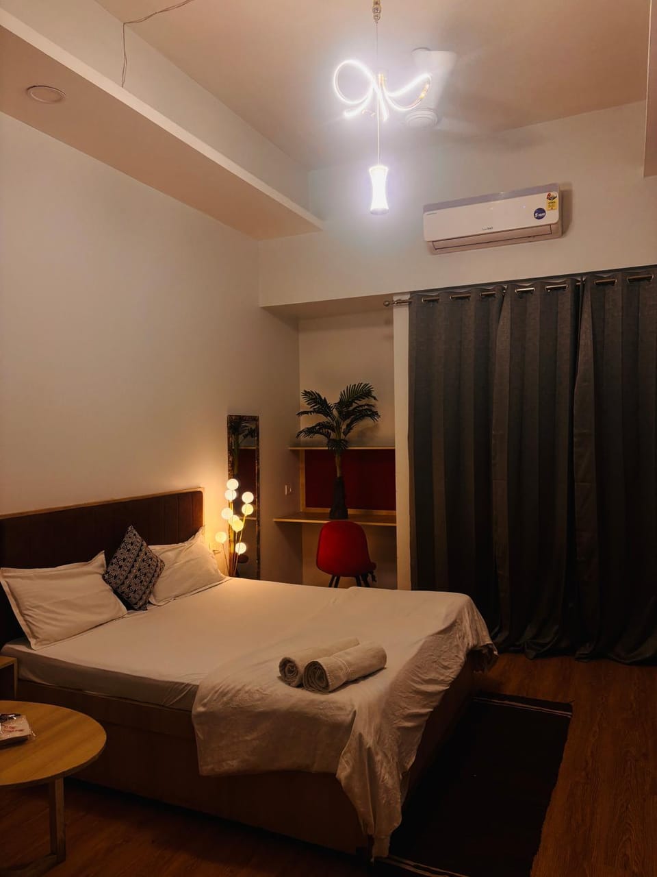 Bed, Photo of the whole room, Bedroom, air conditioner