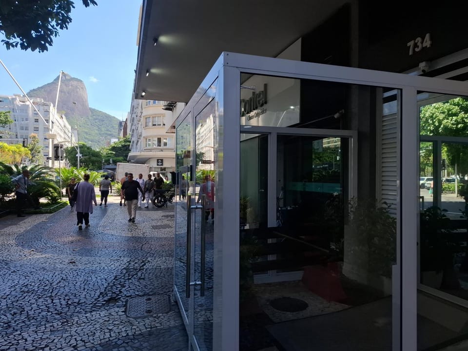 Stylish 2BR in Leblon, 2 Blocks to Beach Apartment in Rio de Janeiro