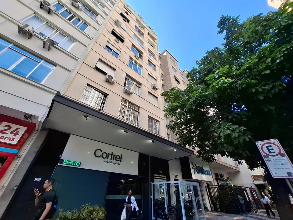 Stylish 2BR in Leblon, 2 Blocks to Beach Apartment in Rio de Janeiro