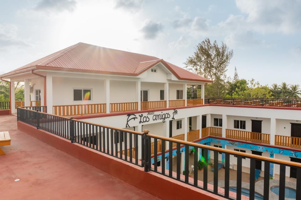 Hotel y Suites Los Amigos Cieneguita Hotel in Cortés Department