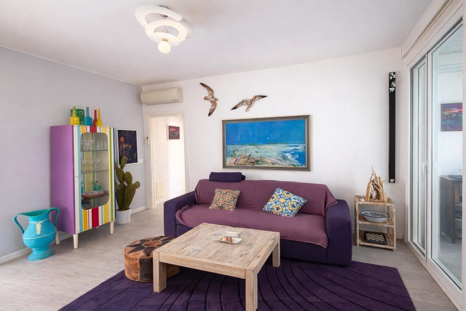 Living room, air conditioner