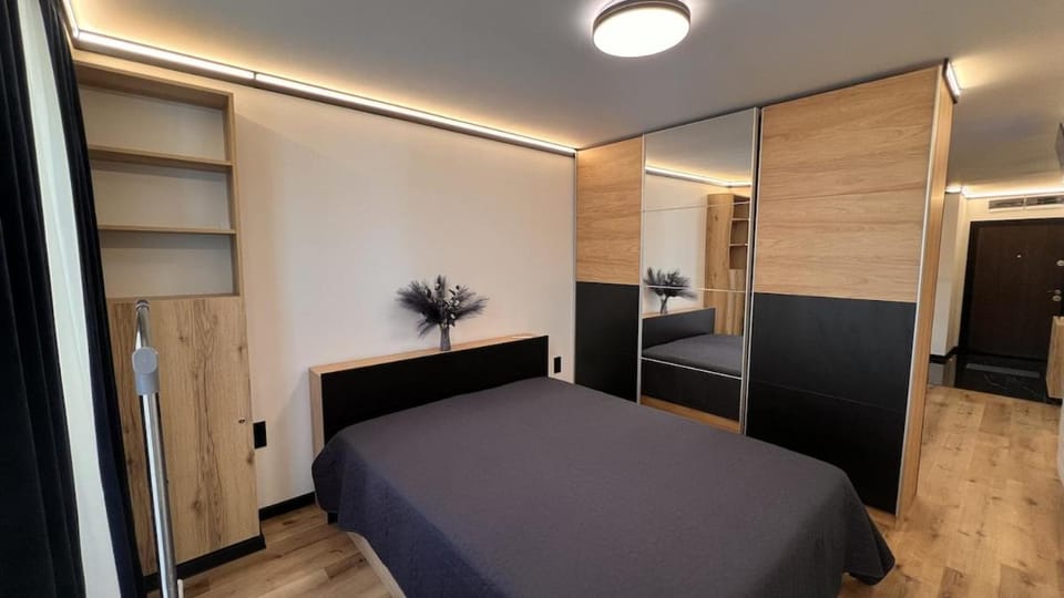 Bedroom, wardrobe