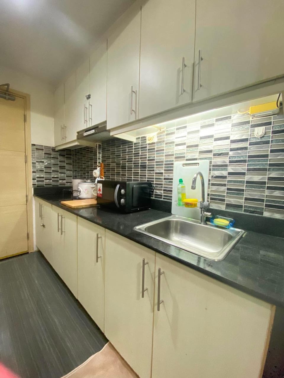 Uzziel's Place at Sea Residences Apartment hotel in Pasay