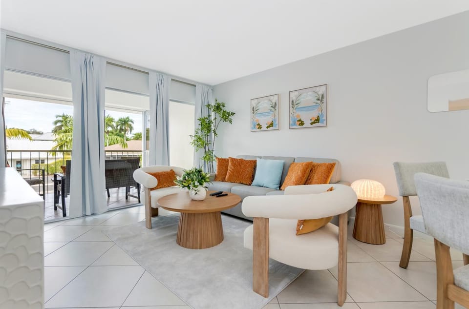 View (from property/room), Balcony/Terrace, Living room, Seating area