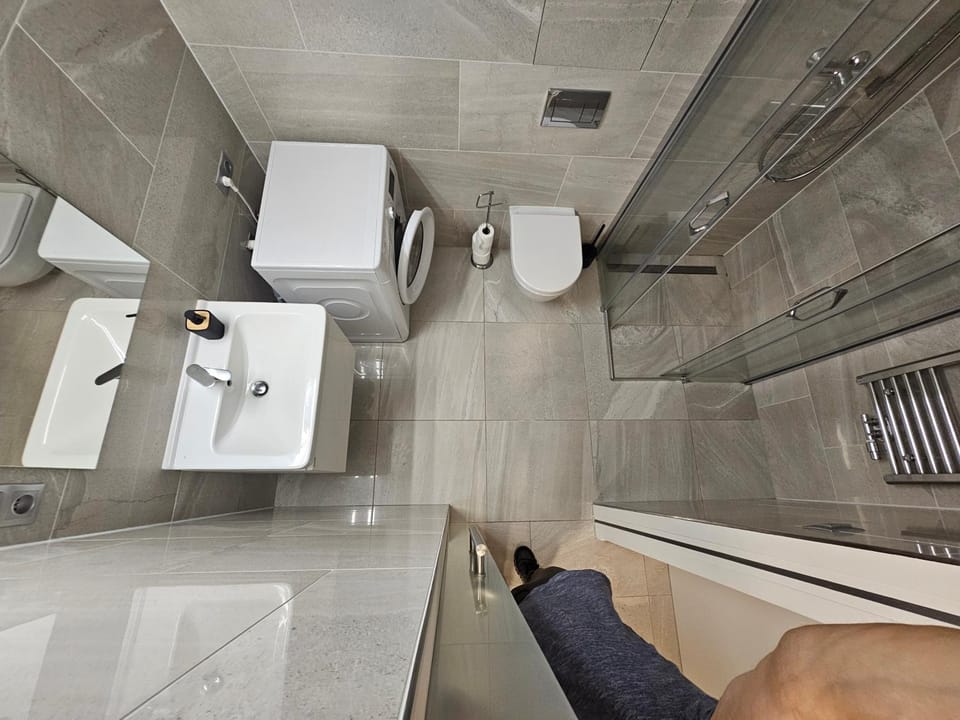 Centre Design Suite O2 Arena - Parking - large glass balcony - big TV - Coffee, 24-7 Self Check-in Apartment in Prague