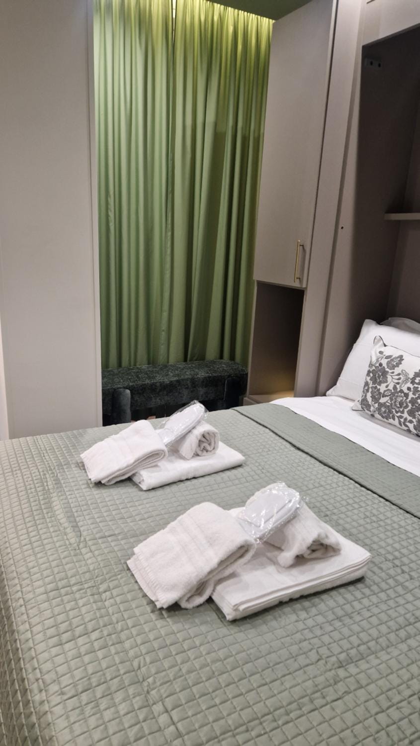 Bed, Photo of the whole room, Bedroom, towels