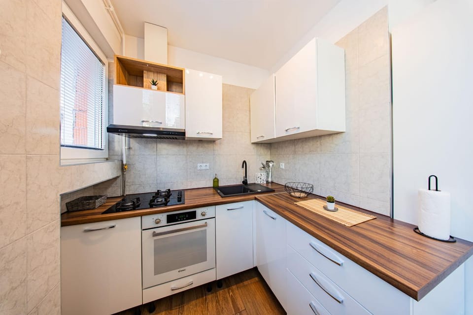 Kitchen or kitchenette, oven, stove