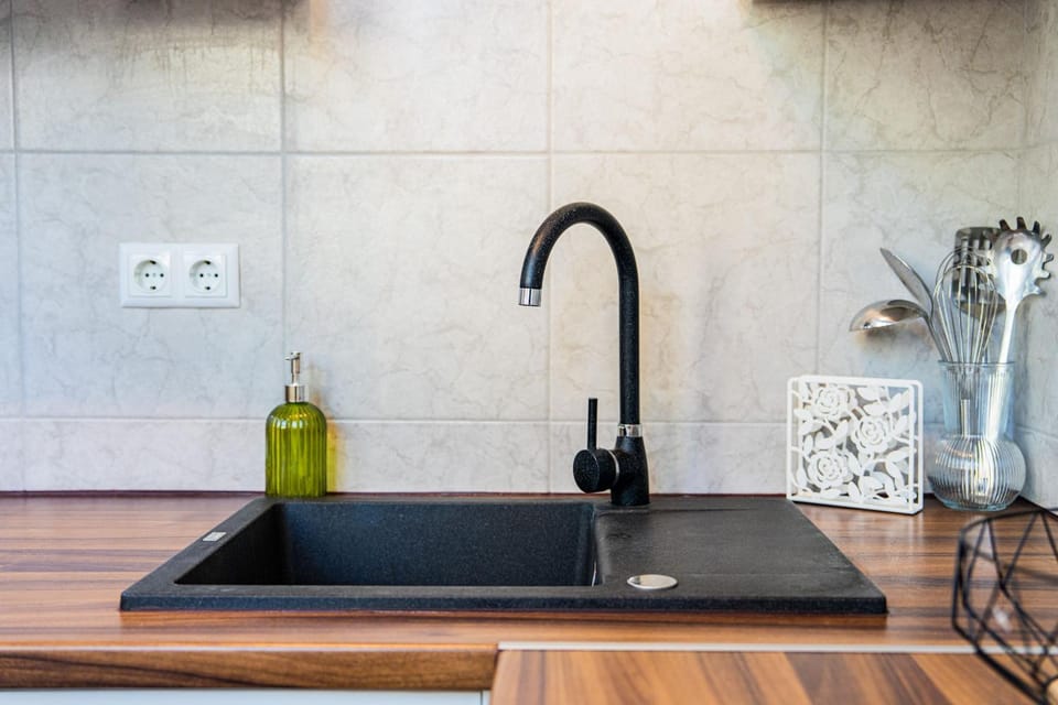 Kitchen or kitchenette, oven, stove
