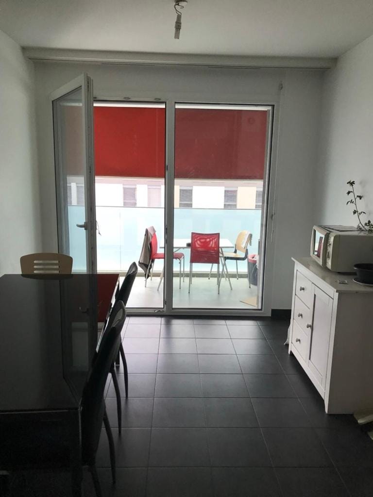 Prive room in new apartment at Chemin Daniel Ihly, Petit Lancy Bed and Breakfast in Geneva