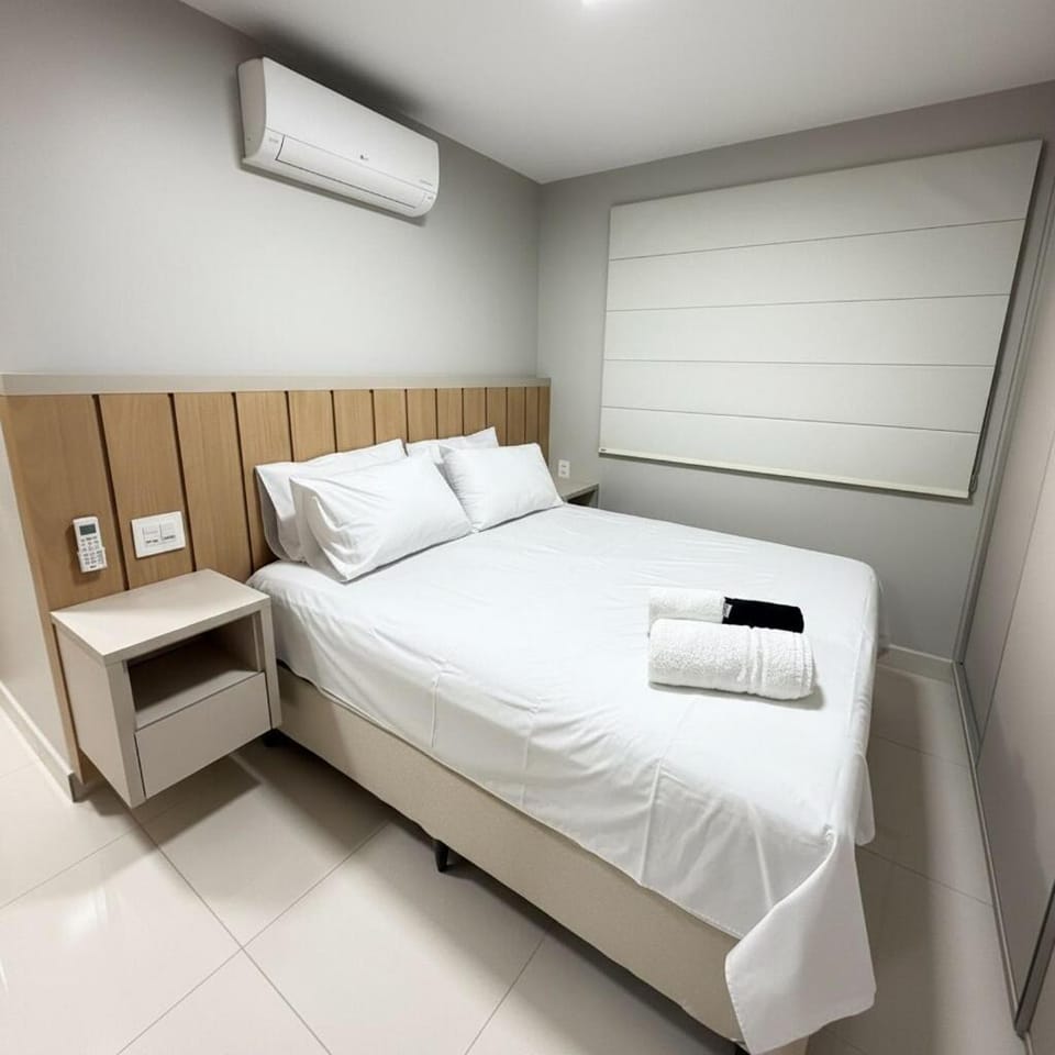 Super completo! Ar split nos 3 quartos e na sala! Ao lado do Shopping Center modas, a poucos passos da 44 e da Rodoviária! Apartment in Goiania