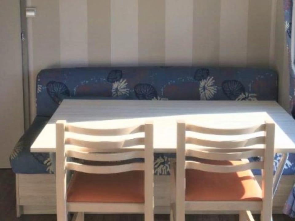 Mobil-home cosy avec terrasse - 3 pers. - API-1-52-2130 Campground/ 
RV Resort in Nouvelle-Aquitaine
