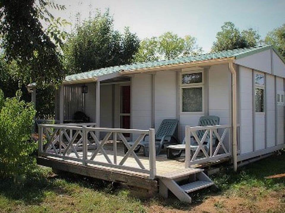 Chalet au calme - 4 pers. - API-1-52-2131 Campground/ 
RV Resort in Nouvelle-Aquitaine