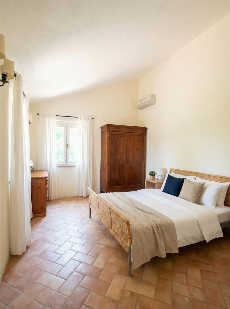 Country Villa -Private Pool, Jacuzzi, Tennis Court- Villa in Marche