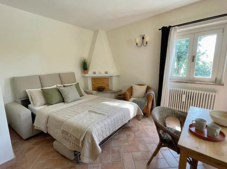 Country Villa -Private Pool, Jacuzzi, Tennis Court- Villa in Marche