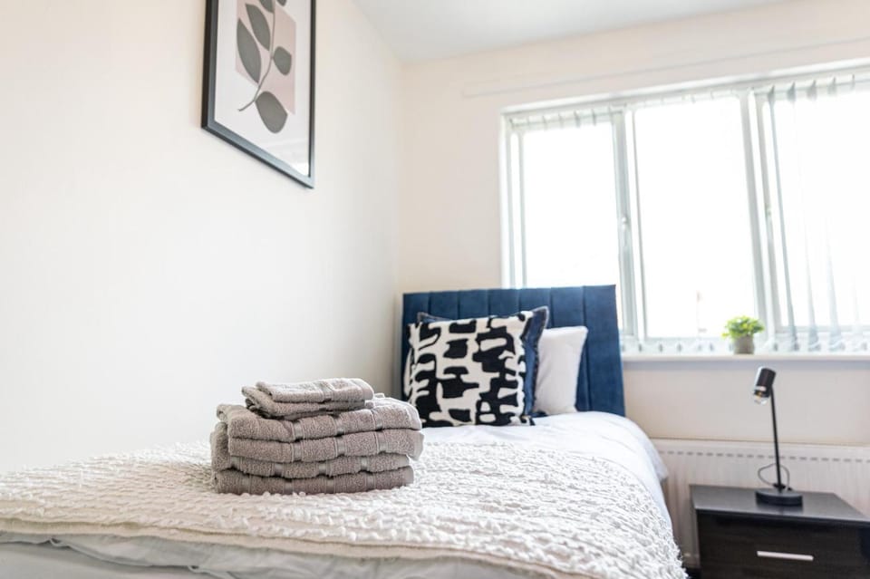 Cosy Cruise Cribs - WINDSOR FREE PARKING Apartment in Newcastle-under-Lyme