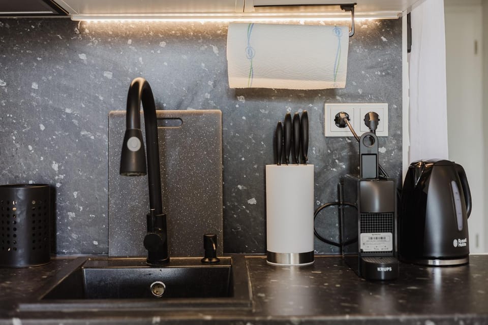 Coffee/tea facilities, stove, kitchen