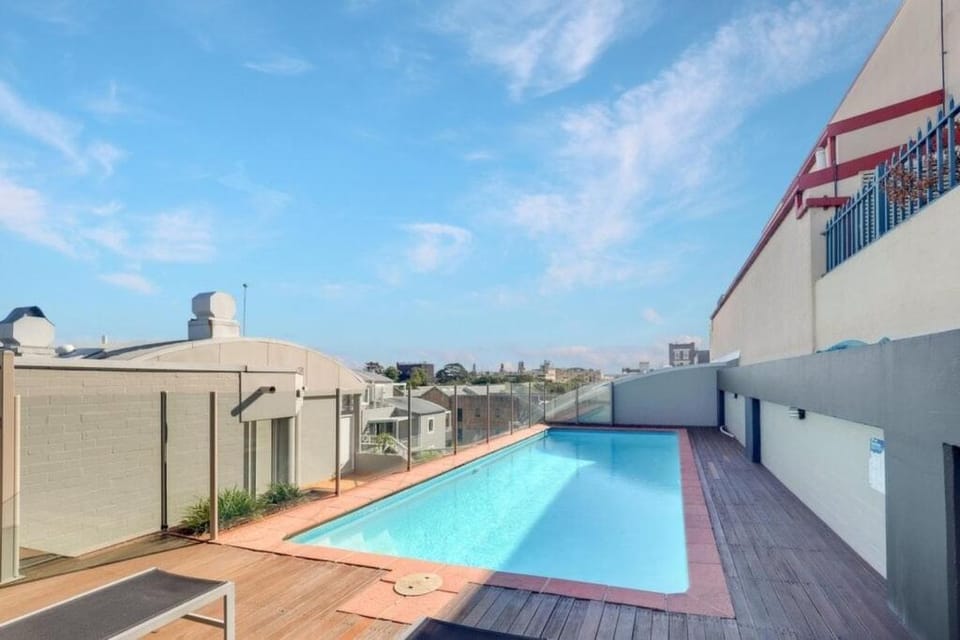 Chippendale unit with parking, walk to USYD and station Apartment in Sydney