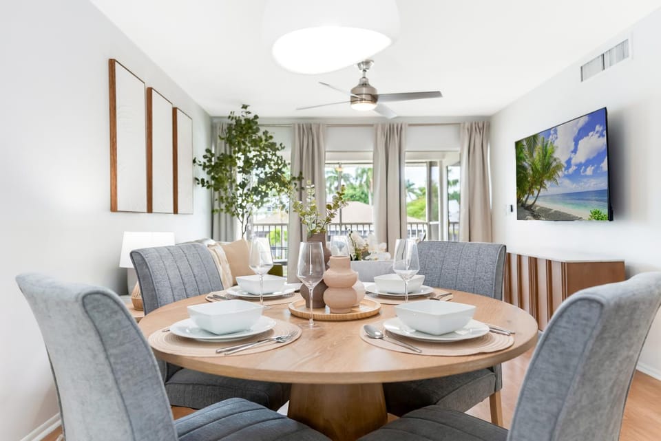 Seating area, Dining area