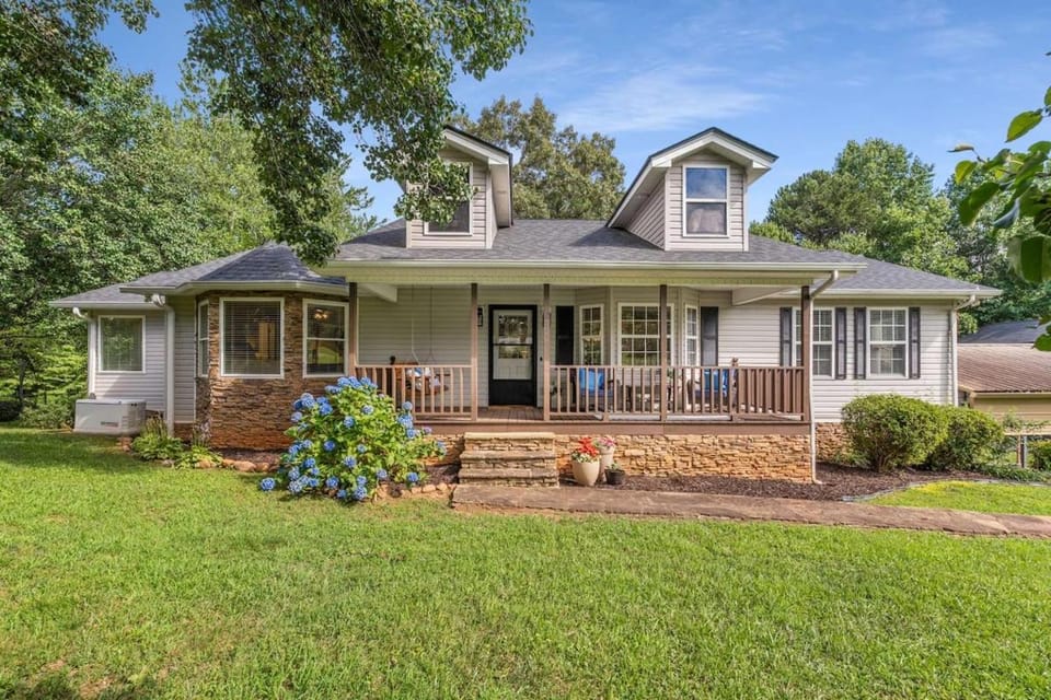 Big, Cozy Home w/ Fire Pit in the Heart of Ellijay House in East Ellijay