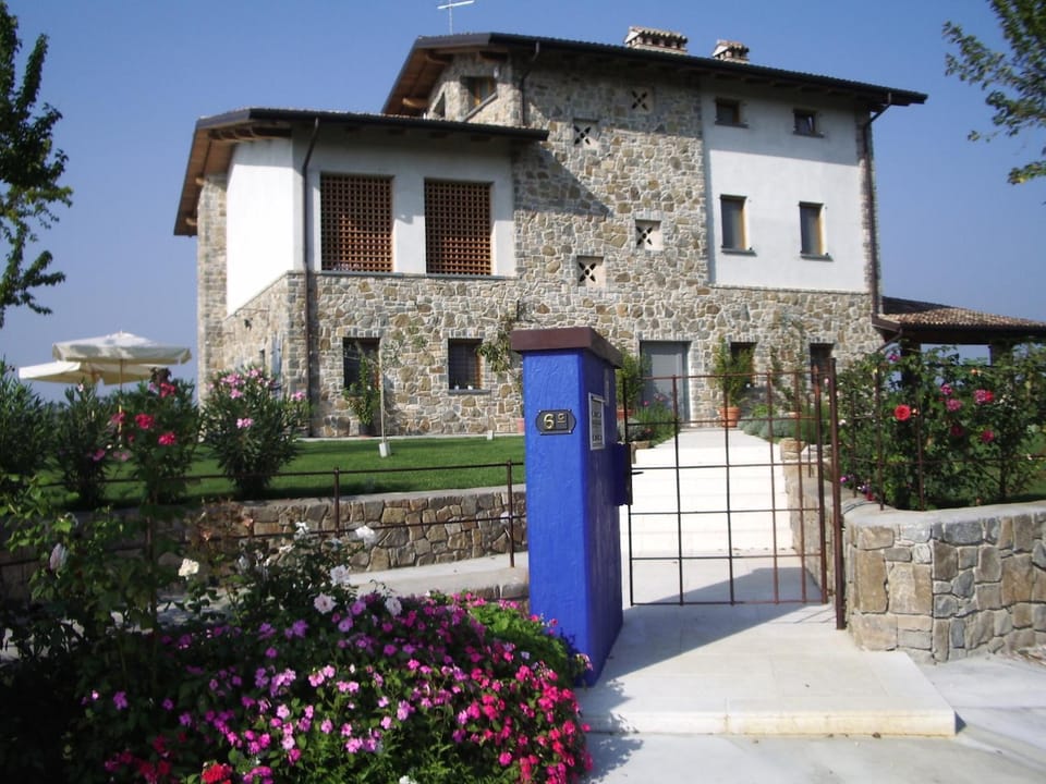 Massoni Wine Relais Apartments Apartment hotel in Peschiera del Garda