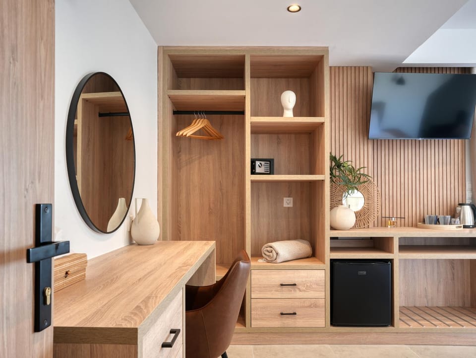 TV and multimedia, minibar, wardrobe